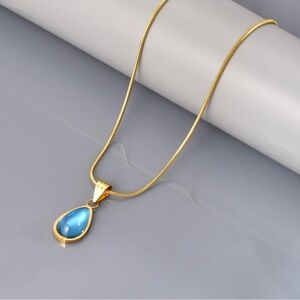 Elegant Gold and Blue Teardrop Pendant Necklace